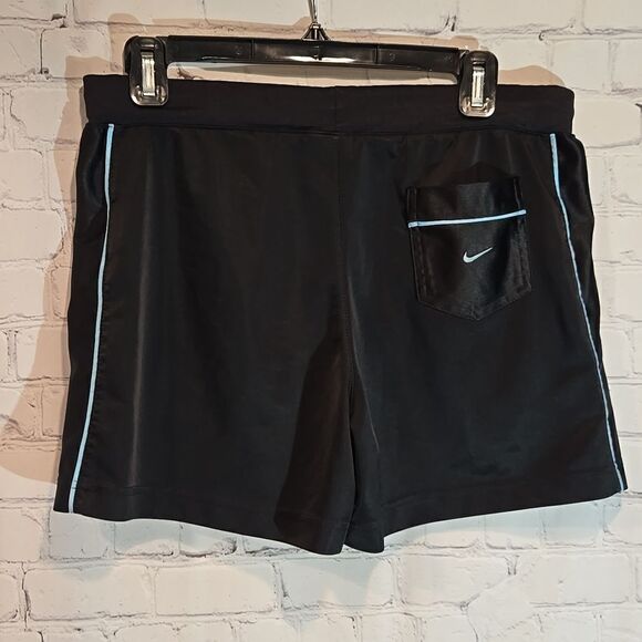 Girl's size 16/XL black Nike shorts - Picture 4 of 7